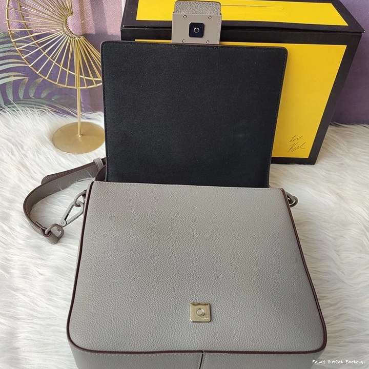 Vintage HOT Fendi Grey Romano Leather Messenger In Medium Cuoio Baguette 0718